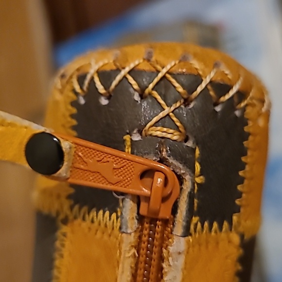 Leather stitched patchwork check pattern tube zipper pouch - Picture 8 of 12